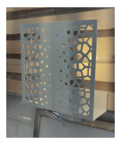 Applique murale en  métal blanc , de marque française.