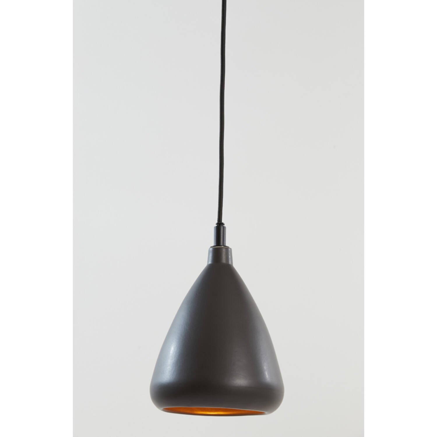 DESI , Découvrez cette superbe suspension en céramique noir dans un style brut .de marque néerlandaise – Image 2