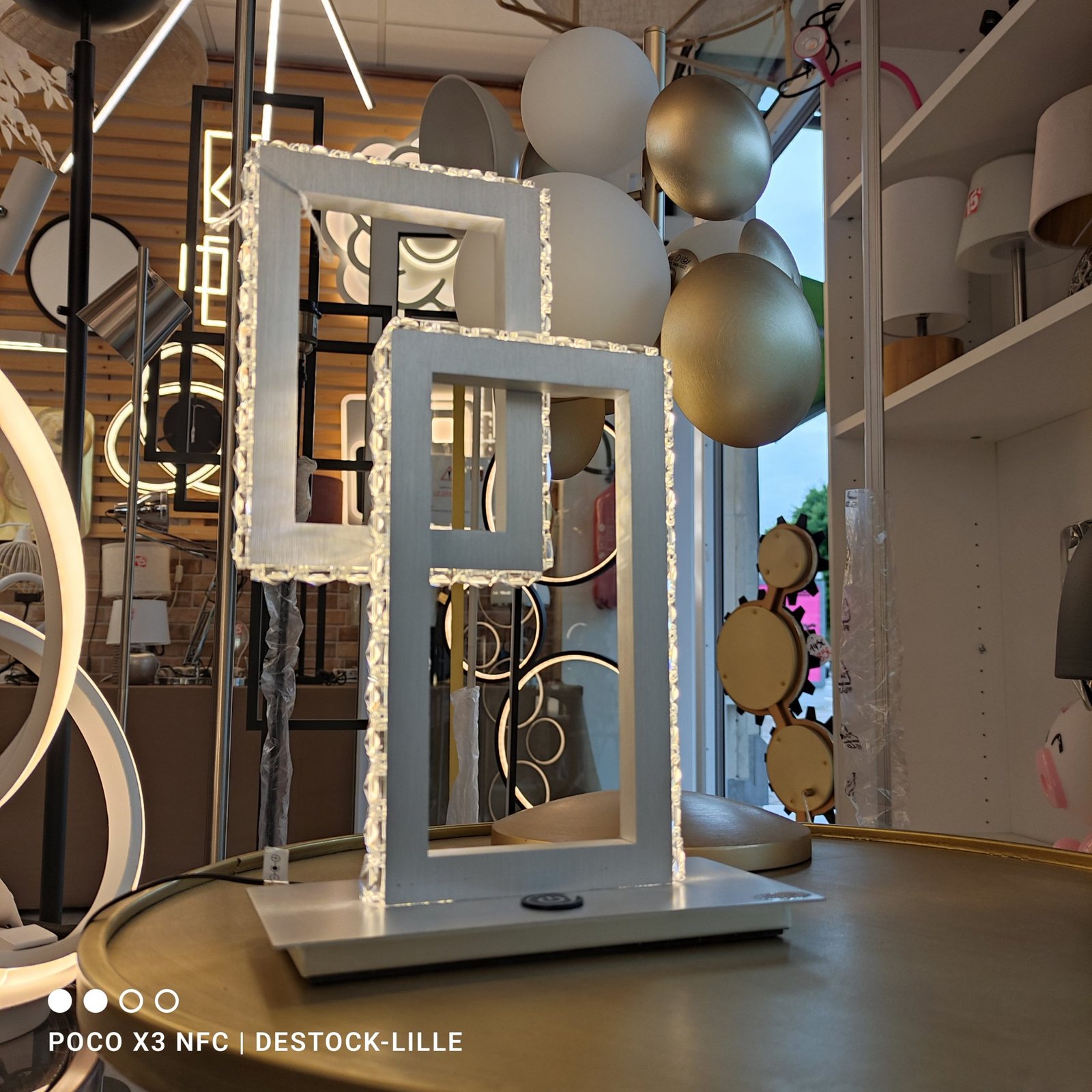 ALBERTA : Luxe Cristallin : La Lampe Design qui Illumine Votre Intérieur