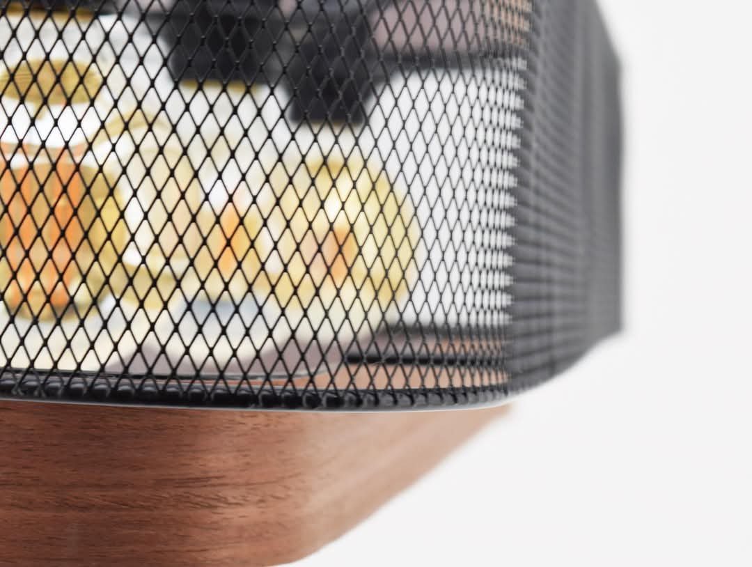 ✨ Élégance naturelle et industrielle ✨
Découvrez la suspension TAIGA, un mélange harmonieux de bois chaleureux et de métal raffiné. – Image 4