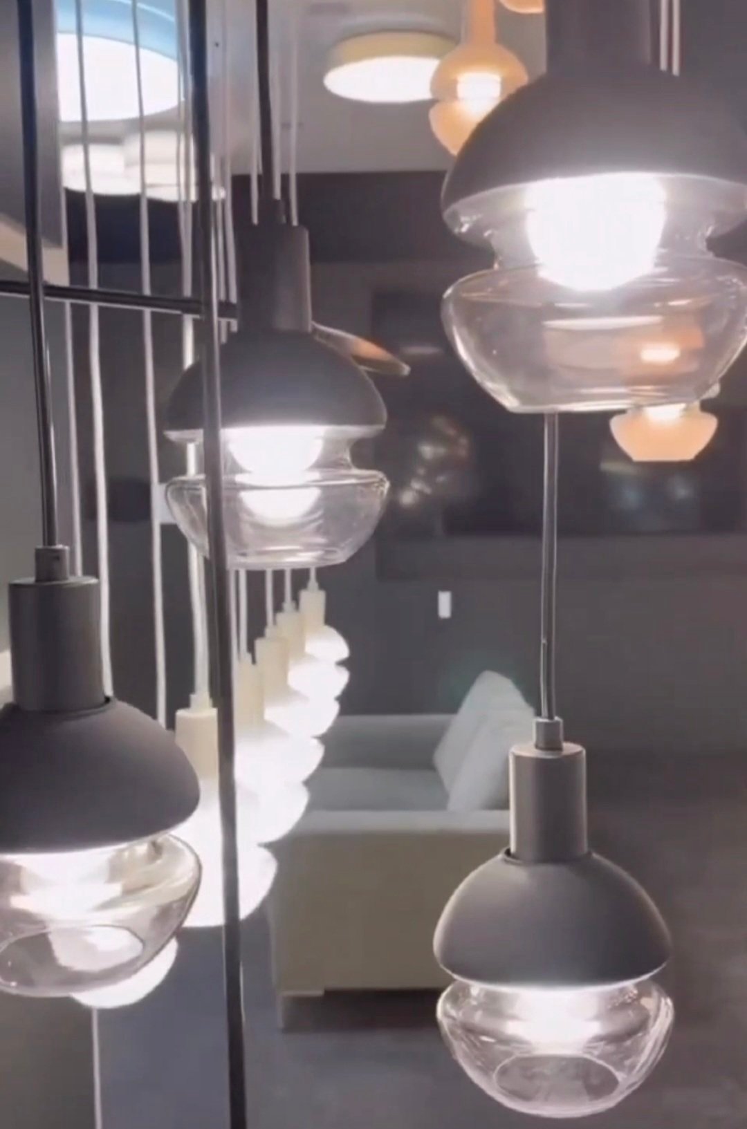 Suspension Melani– L’élégance du design allemand en verre noir et fumé. – Image 3